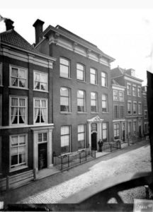 1910 Hotel Du Lion d'Or